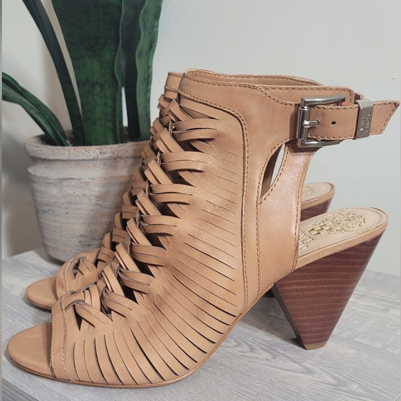 VINCE Camuto Emore Open Toe Leather Gladiator Lazer Cut Pump Heel 9.5 - Picture 1 of 6